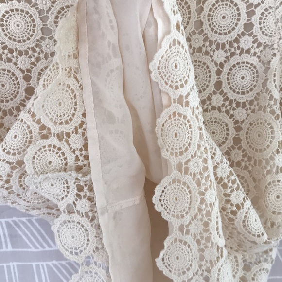 Forever 21 Lace Blouse - Picture 4 of 7